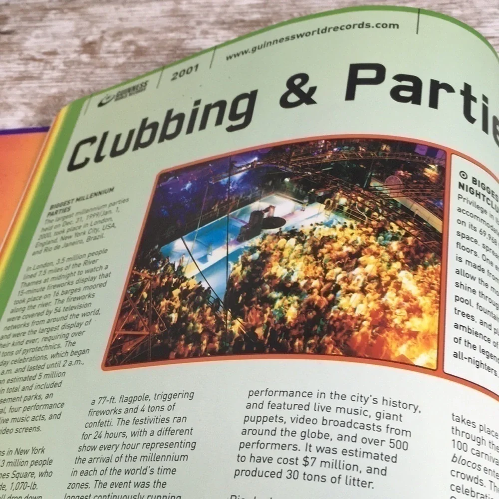 Guinness World Records 2001 Hardcover Book Purple Vintage Y2K Pop Culture